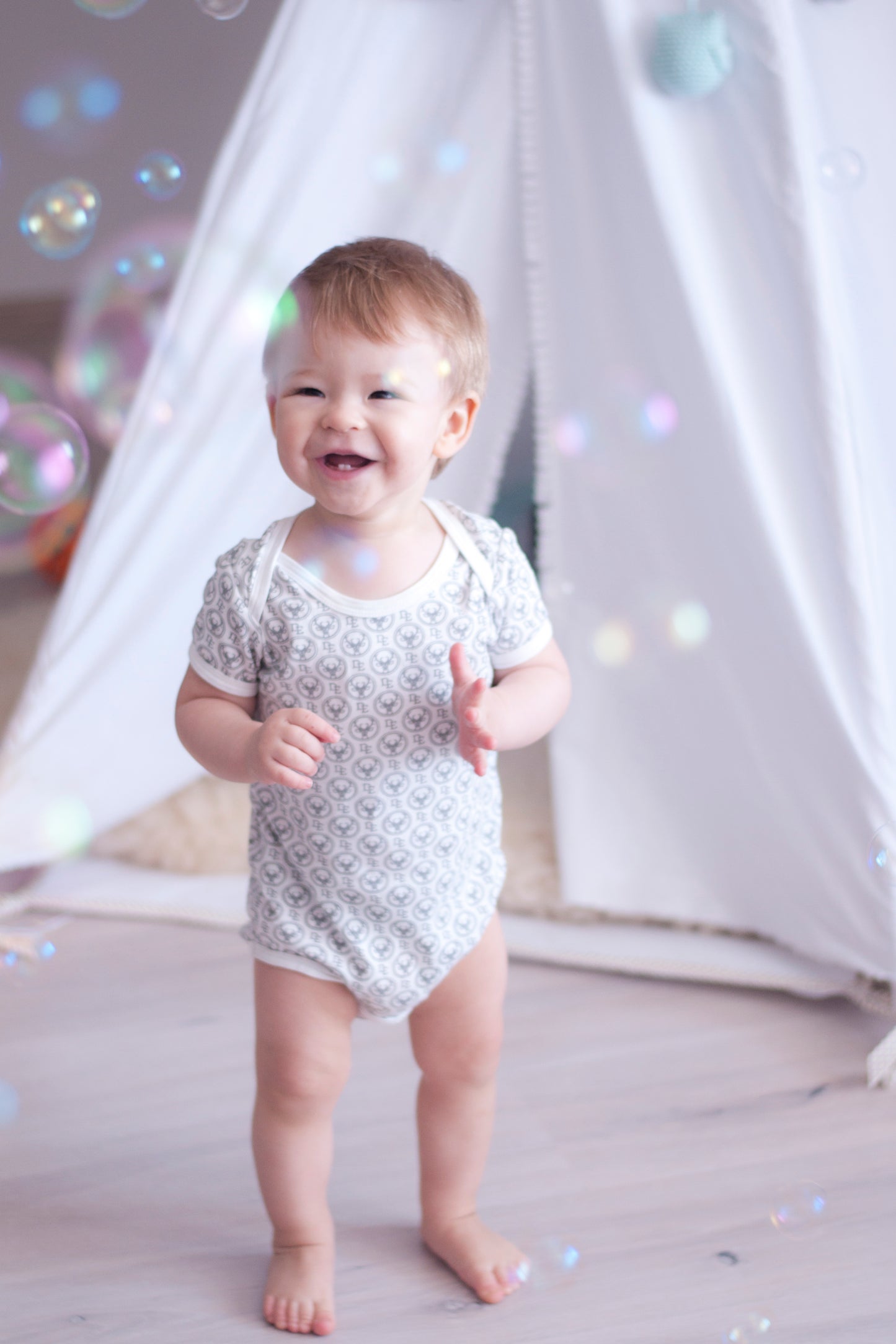 Short sleeve bodysuit with Dear Eco logo